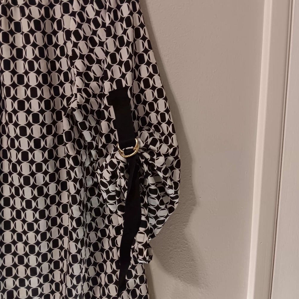 Michael Kors Black & White Geometric Women's Blouse - Picture 10 of 11